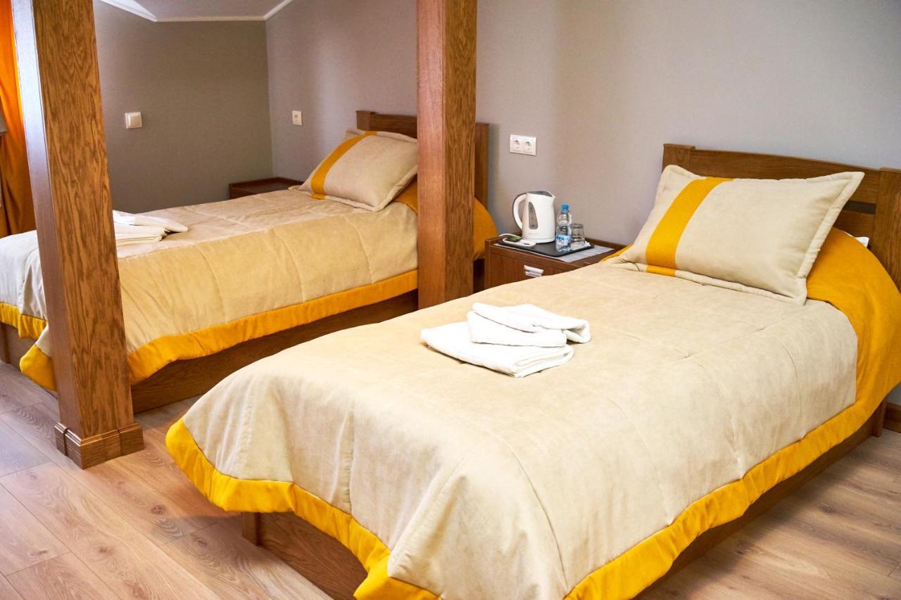 Східний Hotel Berezhany Buitenkant foto