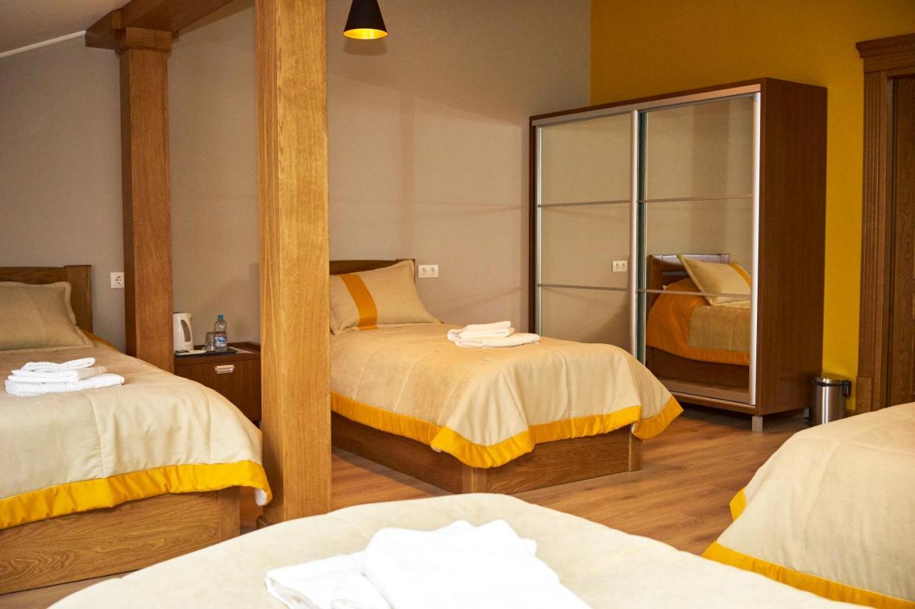 Східний Hotel Berezhany Buitenkant foto
