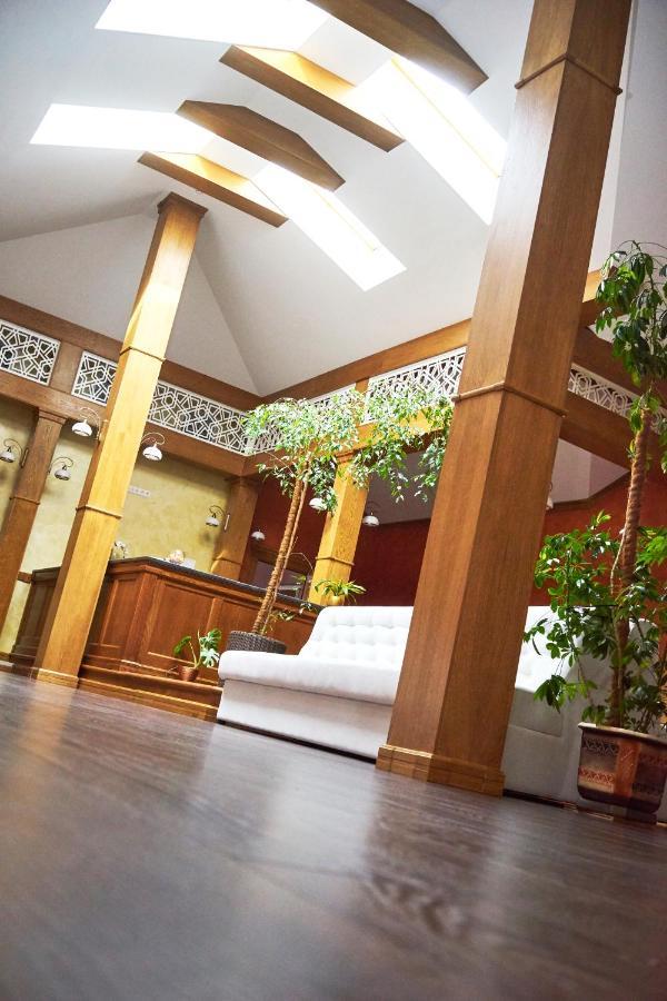 Східний Hotel Berezhany Buitenkant foto