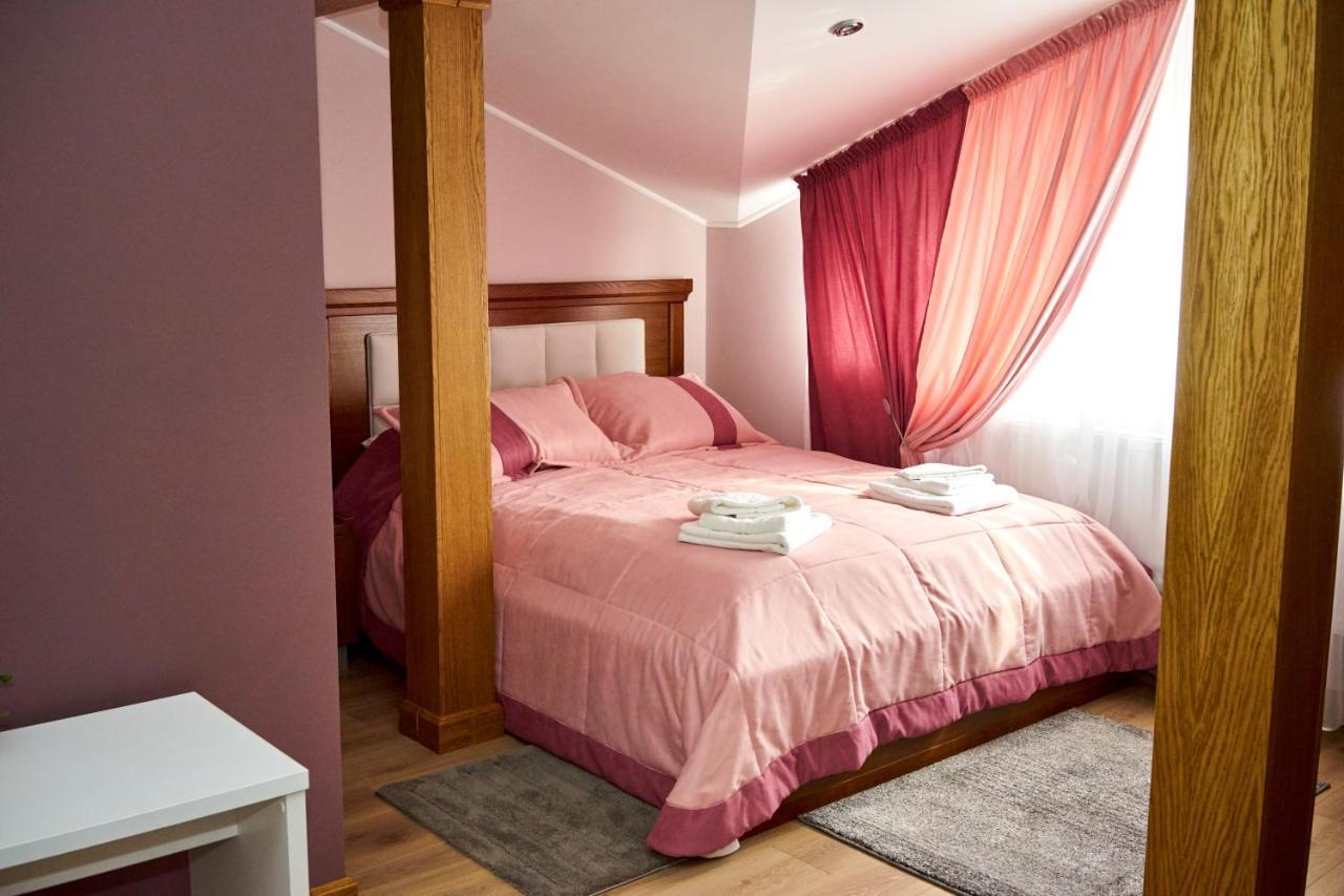 Східний Hotel Berezhany Buitenkant foto